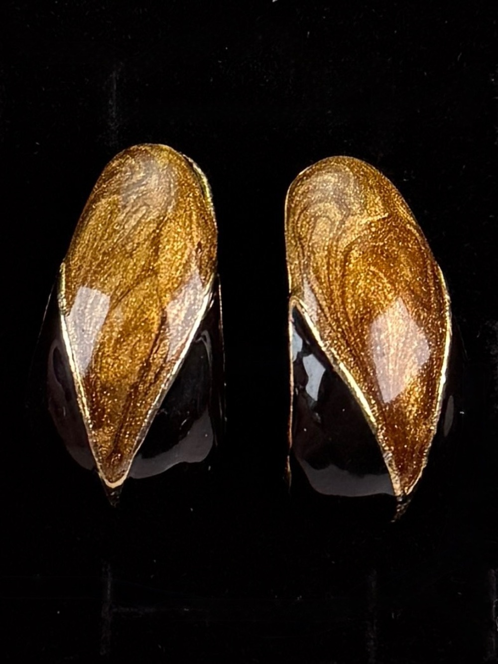 Vintage Goldtone, black brown swirl, weighted clip on earrings